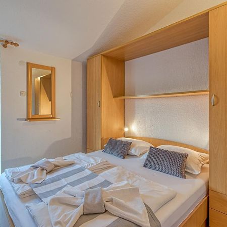 Apartment Vilma Funtana Bagian luar foto