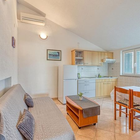 Apartment Vilma Funtana Bagian luar foto