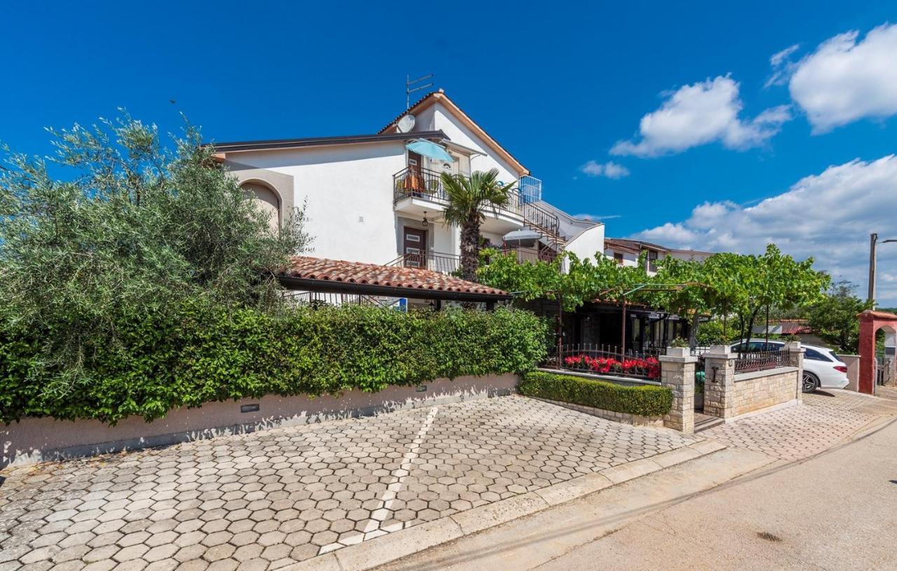 Apartment Vilma Funtana Bagian luar foto