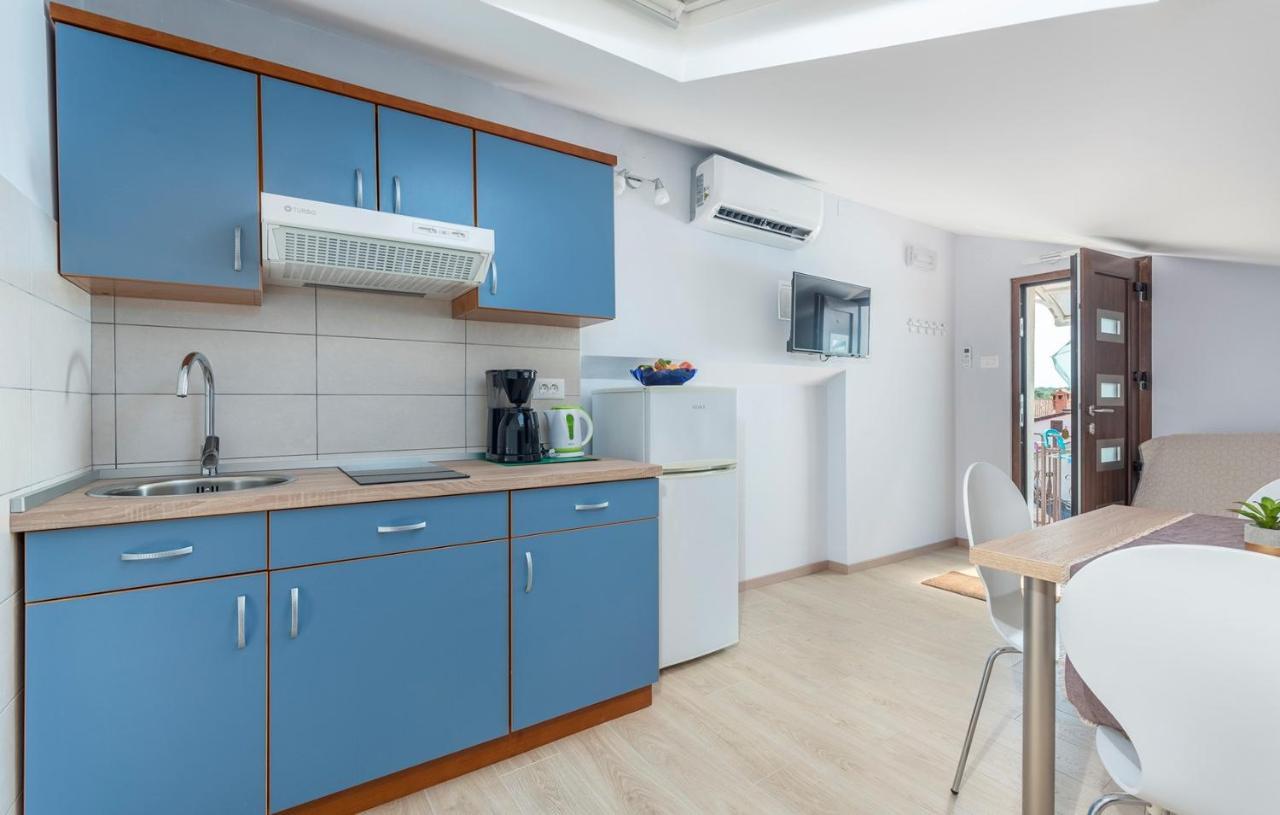 Apartment Vilma Funtana Bagian luar foto