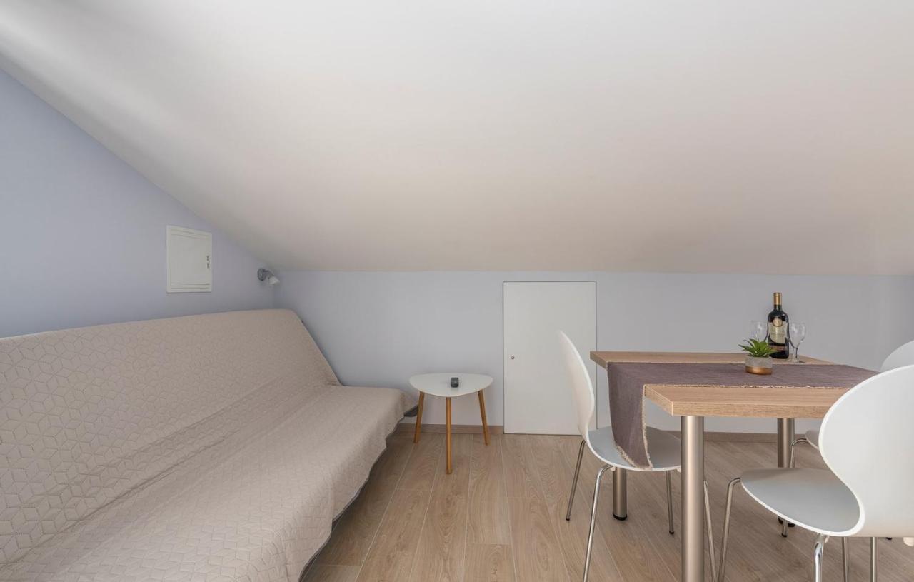 Apartment Vilma Funtana Bagian luar foto
