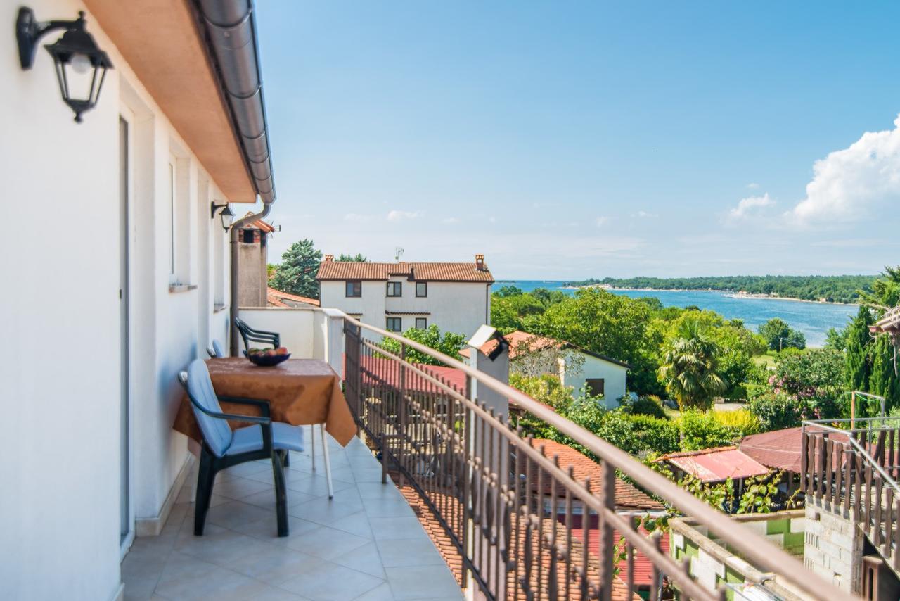 Apartment Vilma Funtana Bagian luar foto