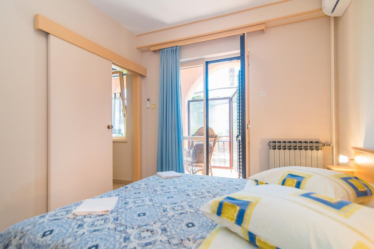 Apartment Vilma Funtana Bagian luar foto