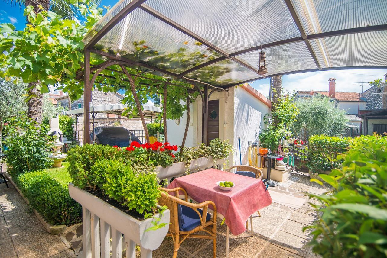 Apartment Vilma Funtana Bagian luar foto