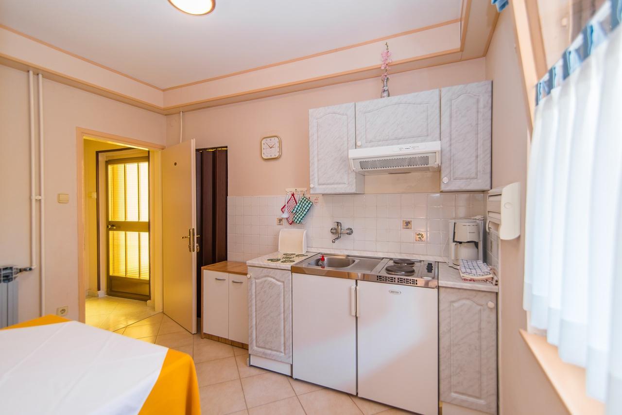 Apartment Vilma Funtana Bagian luar foto