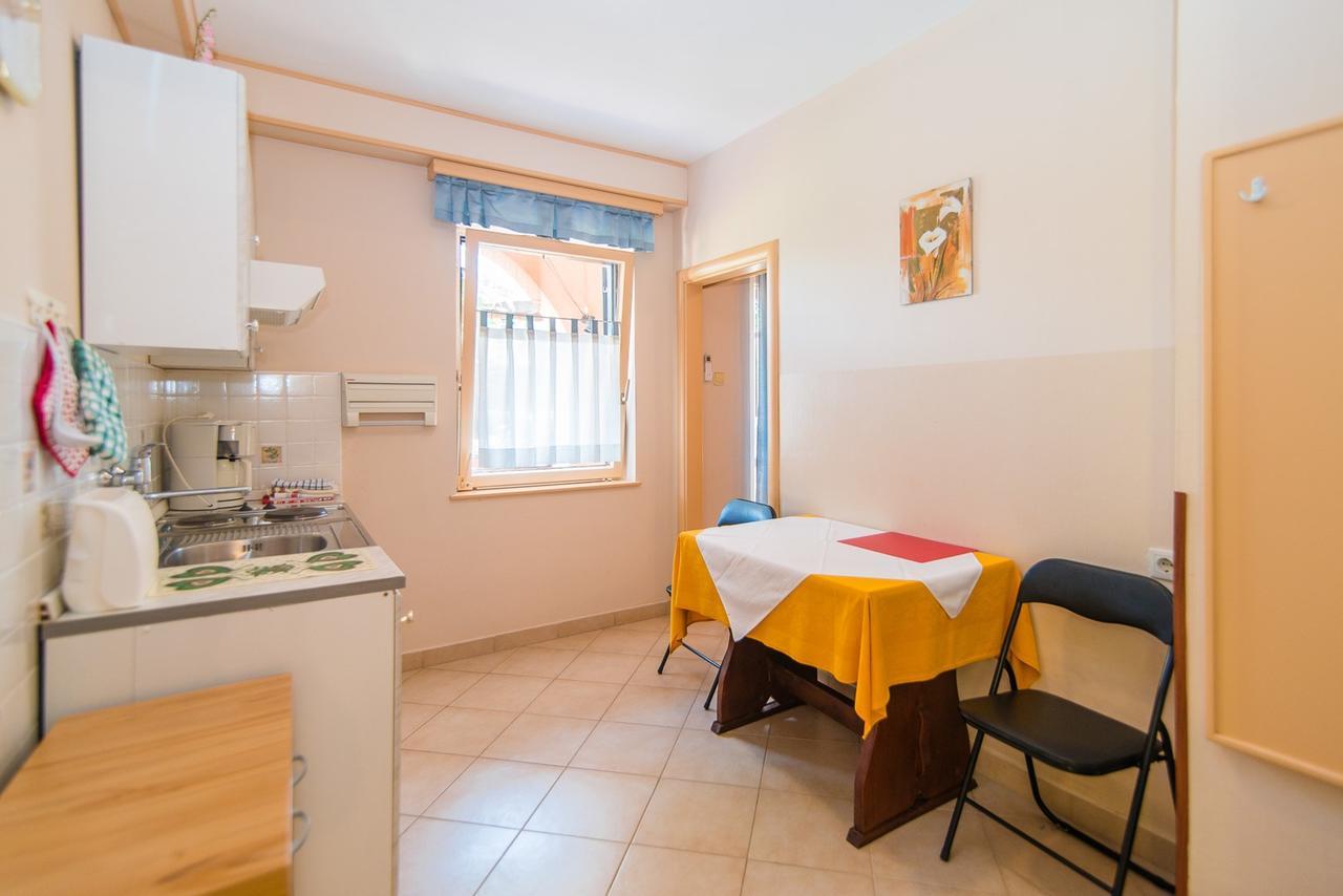 Apartment Vilma Funtana Bagian luar foto