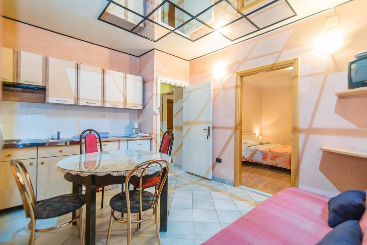 Apartment Vilma Funtana Bagian luar foto